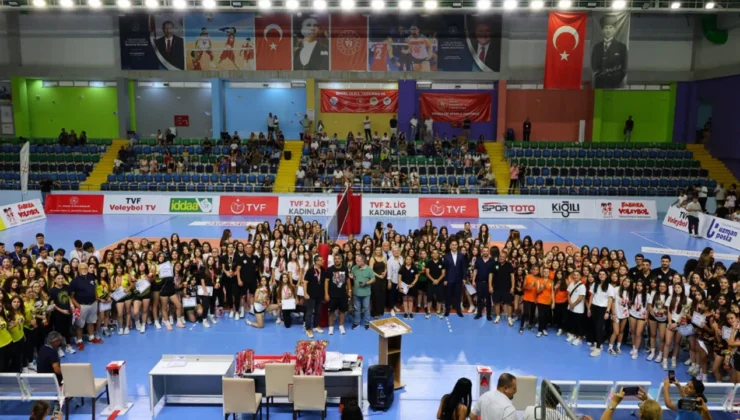 Mersin’de Voleybolun Yıldızları Ödüllerine Kavuştu! Altyapı Liglerinde Büyük Coşku