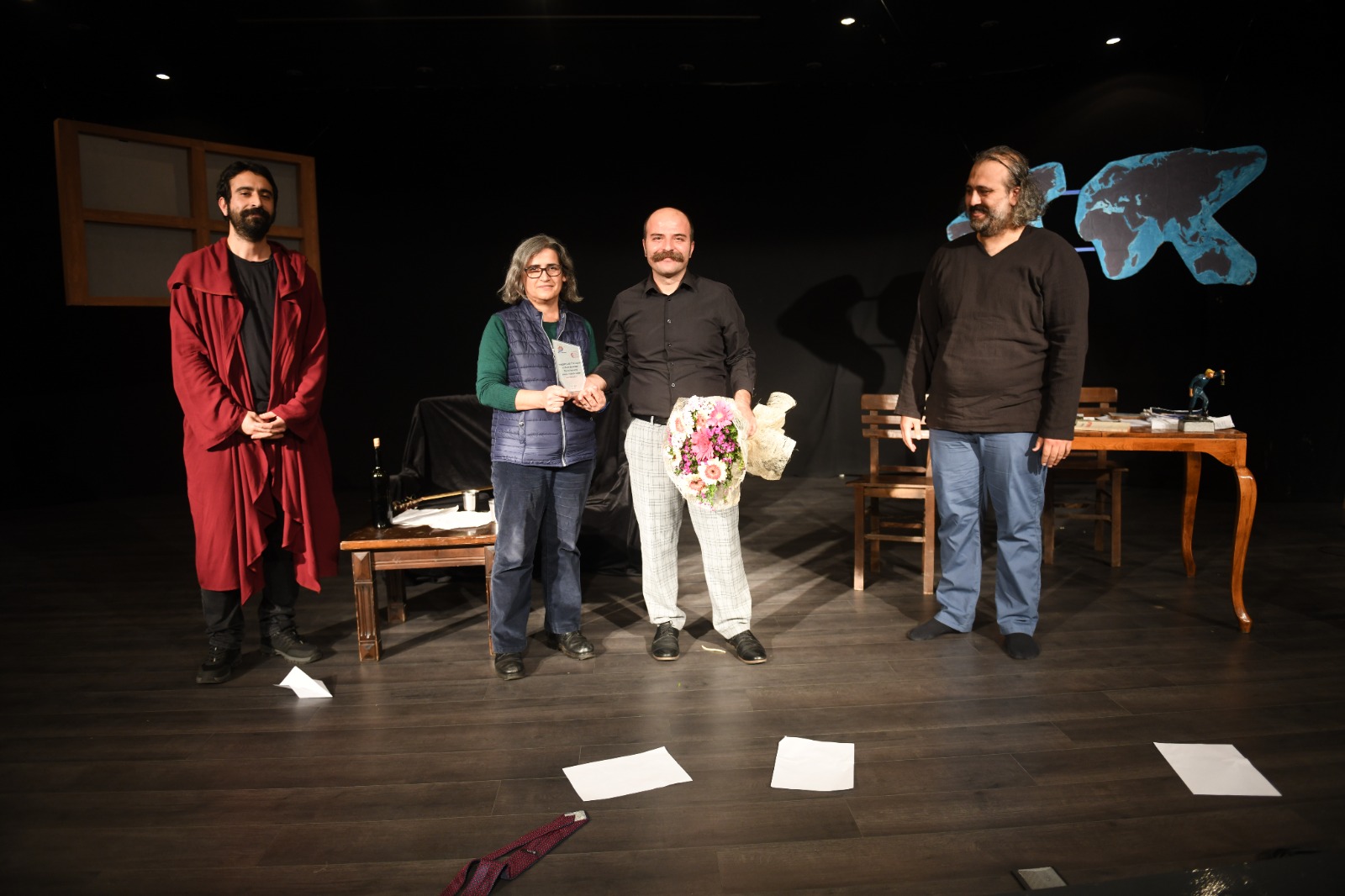 “Aynamdaki Gölgeler” 6. Mersin Uluslararası Tiyatro Festivali’nde sahnelendi