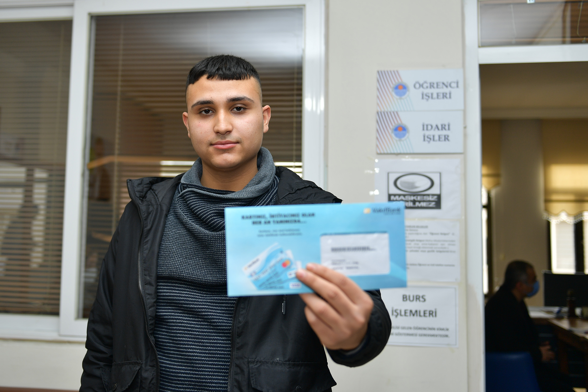 BÜYÜKŞEHİR, YILBAŞI ÖNCESİ ÖĞRENİM YARDIMININ İLK KISIM ÖDEMESİNİ YATIRARAK ÖĞRENCİLERİN YÜZÜNÜ GÜLDÜRDÜ;