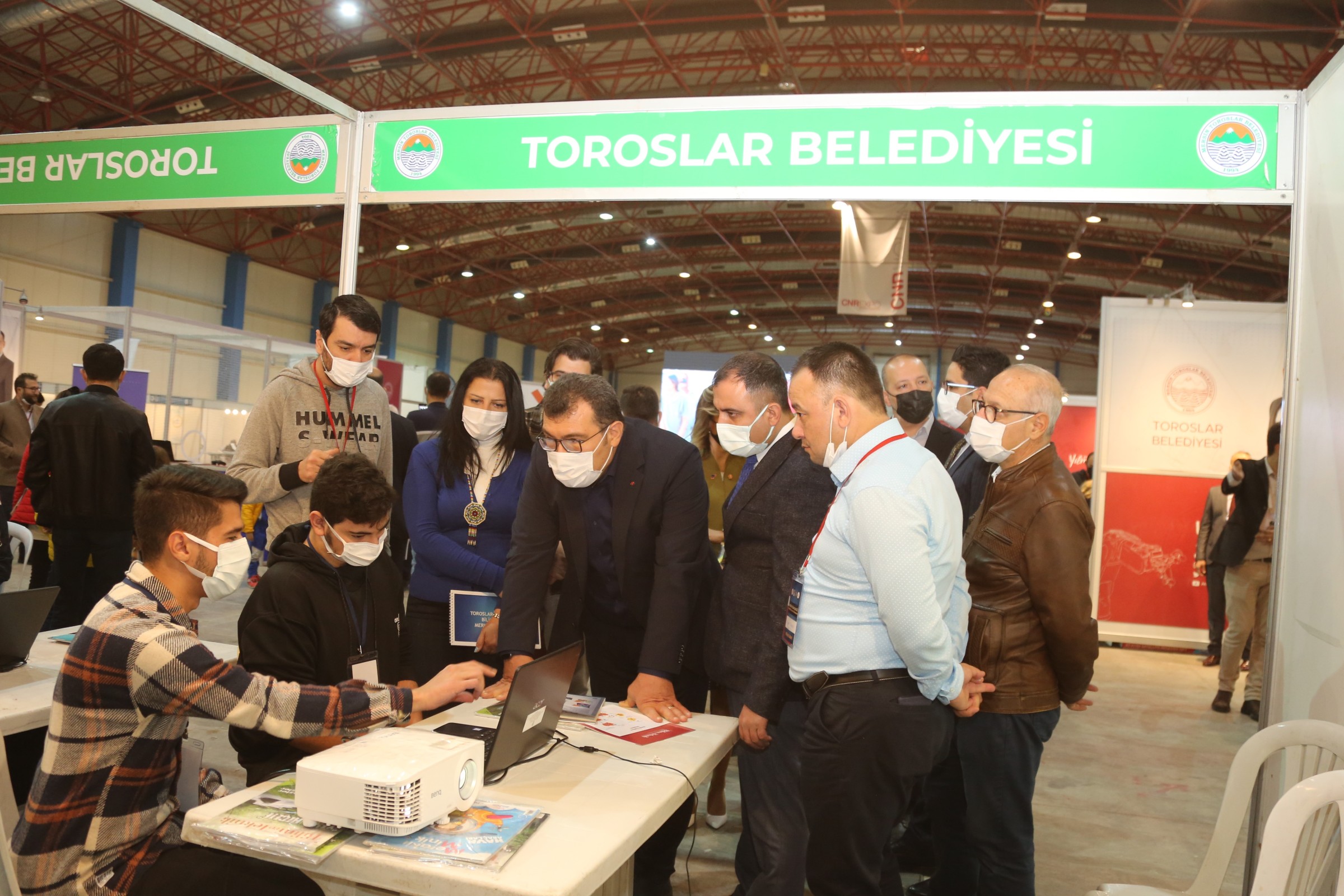 TOROSLAR BELEDİYESİ’NİN MİNİ ADA ROBOTU MERSİN BİLİM ŞENLİĞİ’NİN GÖZDESİ OLDU;