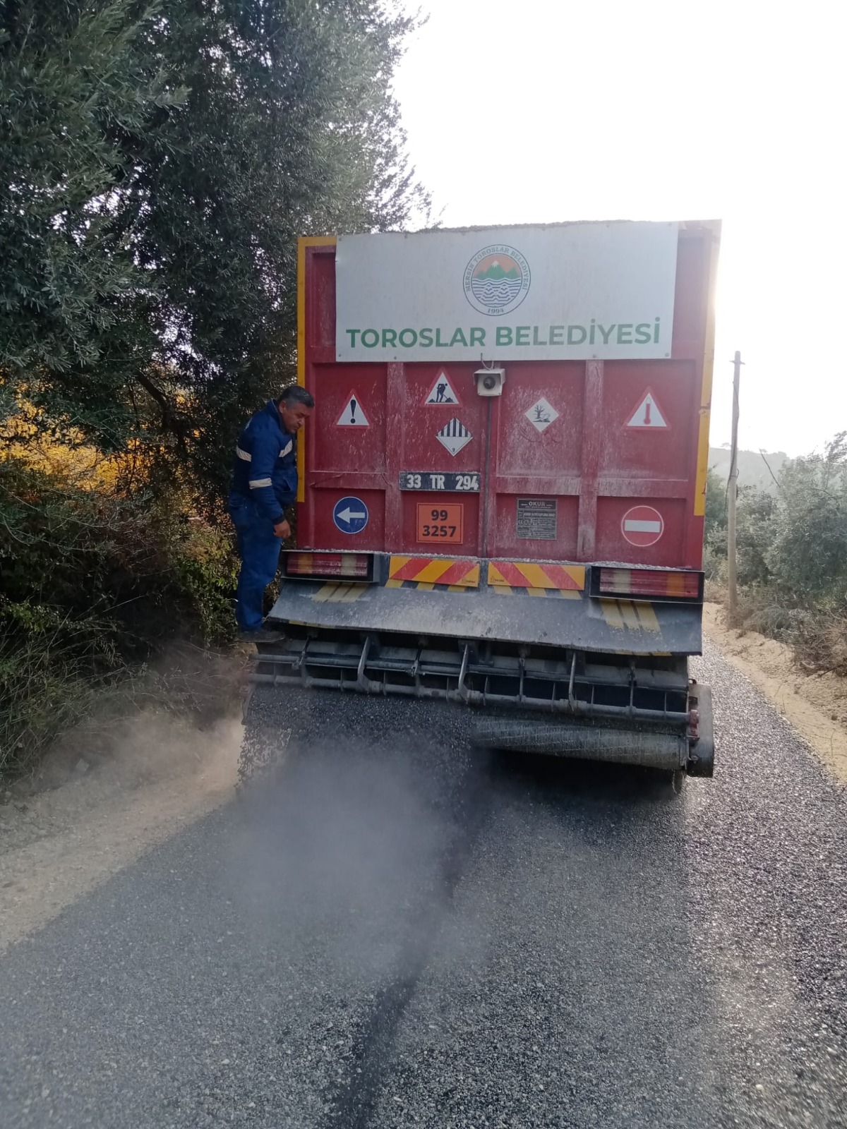 TOROSLAR BELEDİYESİ, YÜKSEK KESİMLERDE YOL ÇALIŞMALARINI ARALIKSIZ SÜRDÜRÜYOR