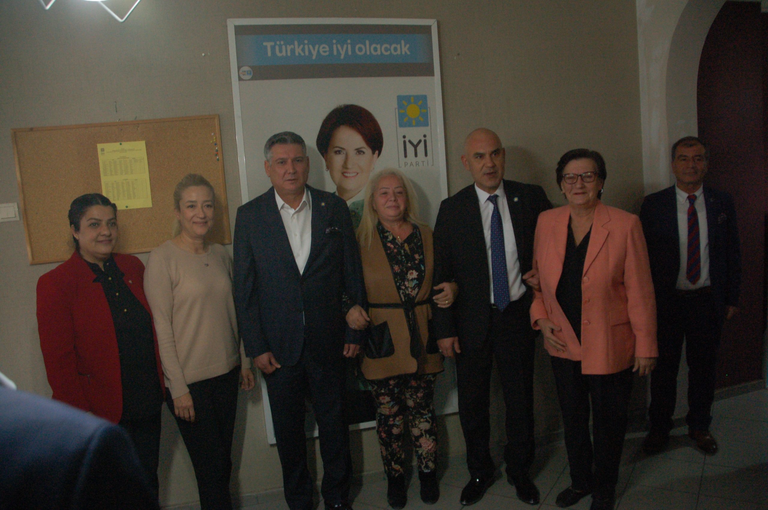 AKDENİZ İYİ PARTİ, DE DEVİR TESLİM YAPILDI;