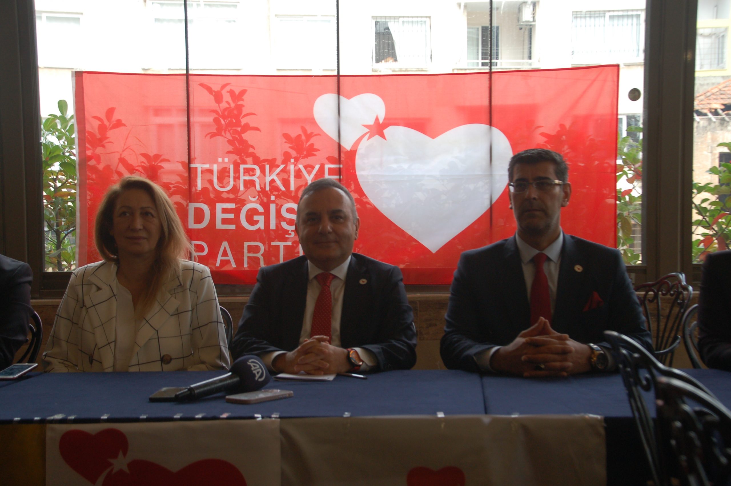 SEÇİM SÜRECİNİN STARDTININ VERİLDİĞİ ORTAMDA TÜRKİYE DEGİŞİM PARTİSİ GENEL BAŞKAN YARDIMCISI Dr. Aziz Murat Hatipağaoglu Mersinde;