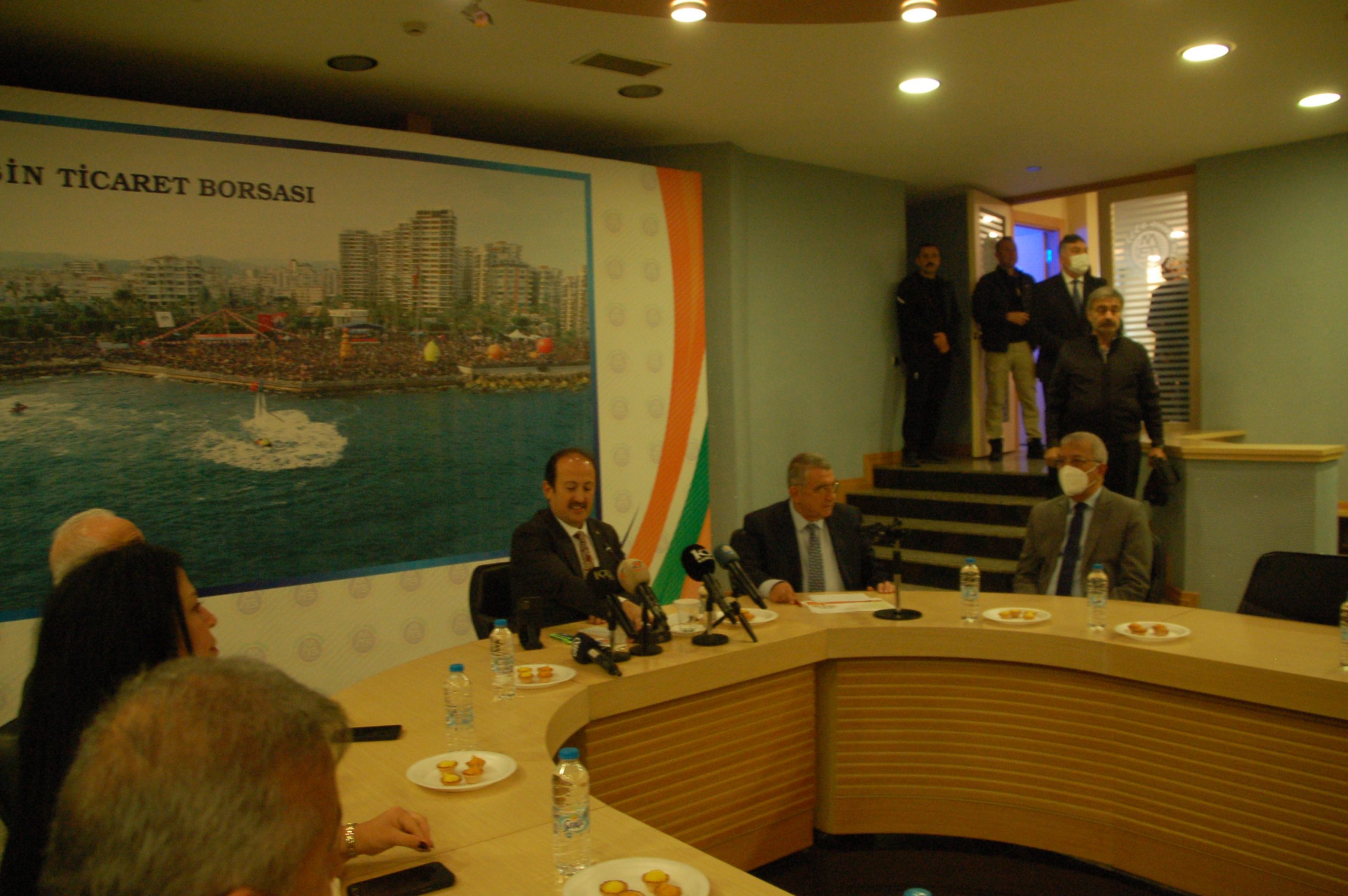 8 ci festival sonrası kapanış toplantısı Mersin Ticaret Borsası TOPLANTI SALONUNDA YAPILDI;