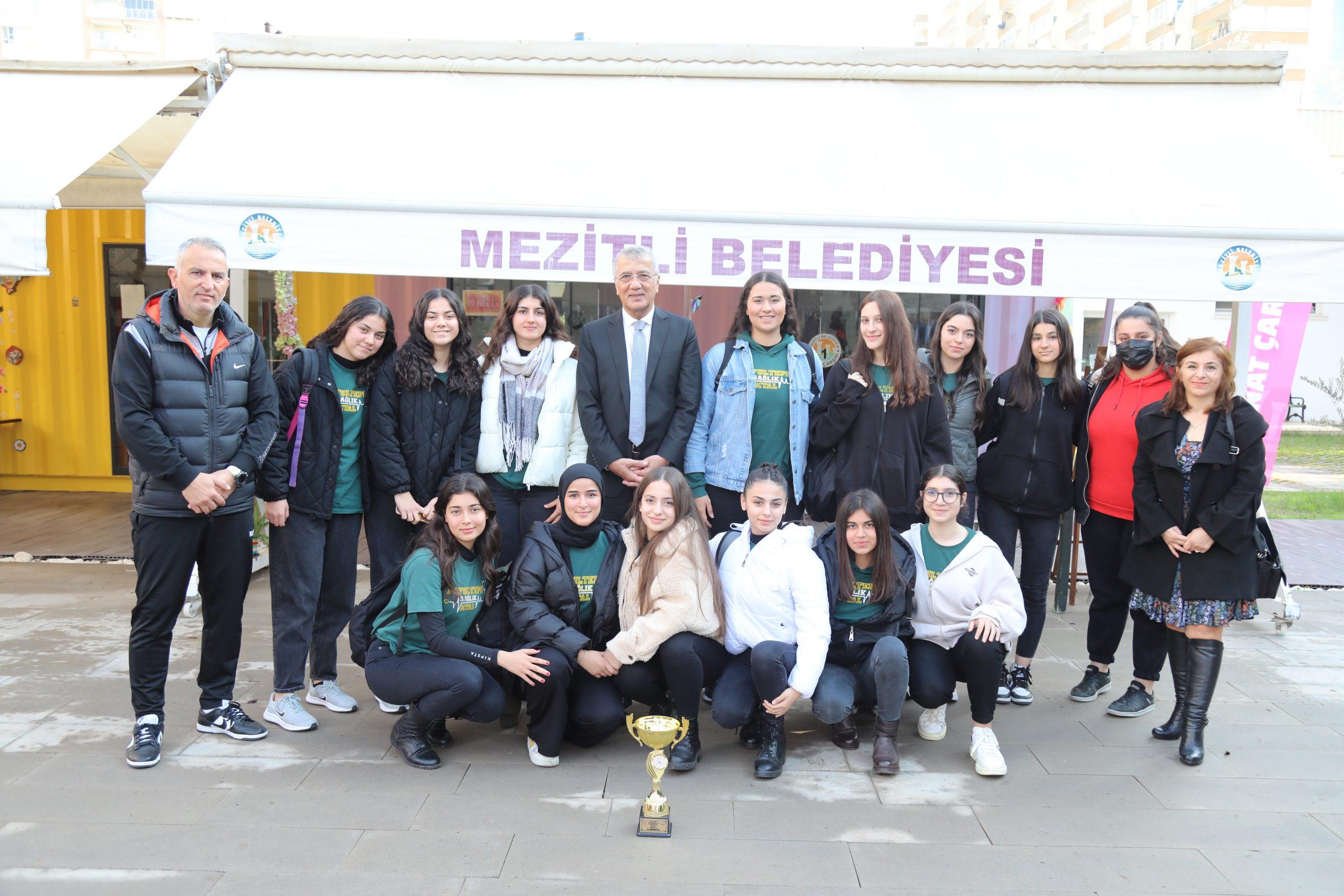 Şampiyon Hentbolculardan Başkan Tarhan’a Ziyaret: