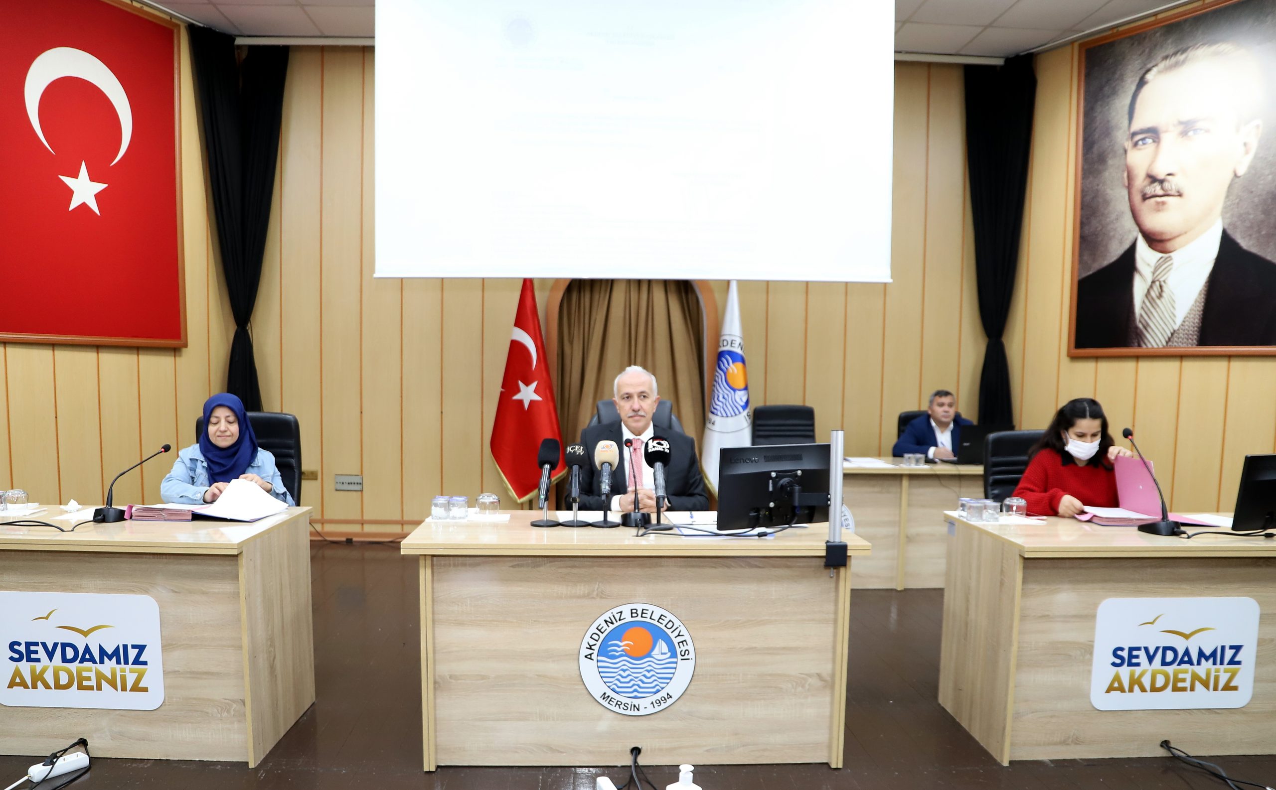 BAŞKAN GÜLTAK; ASFALT, YOL VE KALDIRIM RAKAMLARINI MECLİS ÜYELERİ İLE PAYLAŞTI: