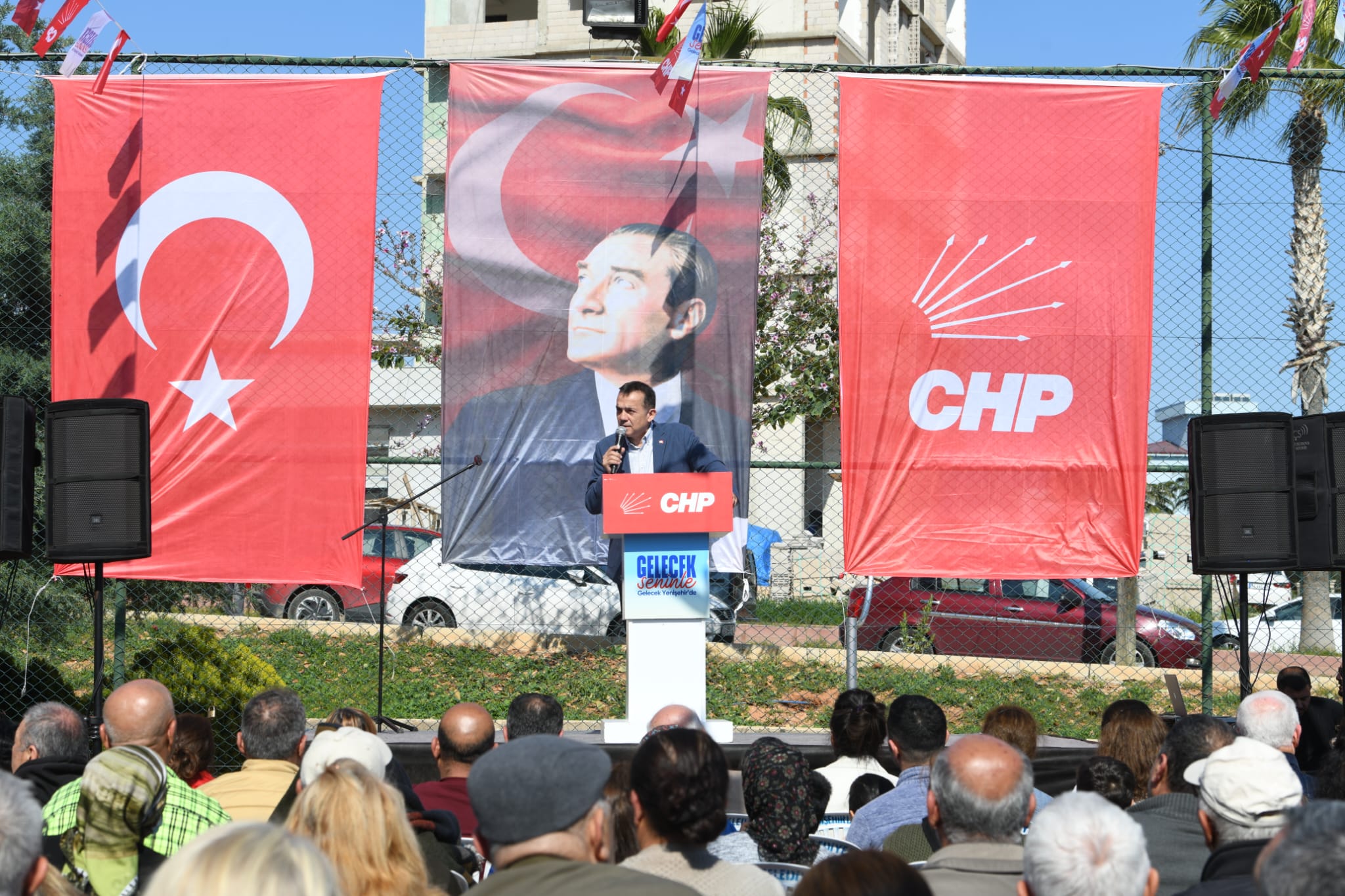 Başkan Özyiğit, mahalle mahalle gezerek projelerini Yenişehirlilerle paylaşıyor