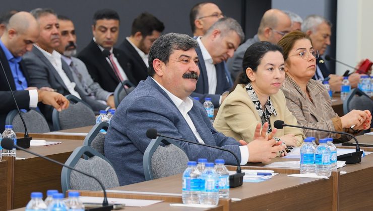 Toroslar Belediye Başkanı Abdurrahman Yıldız, Mersin Büyükşehir Belediye Meclisi toplantısında ilçenin imar planlarıyla ilgili değerlendirmelerde bulundu.