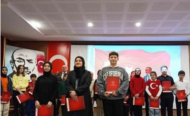 Mersin’de Okullararası İstiklal Marşı’nı En İyi Okuma Yarışması Düzenlendi