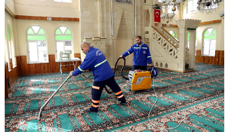 AKDENİZ’İN CAMİLERİ BAYRAMA HAZIR