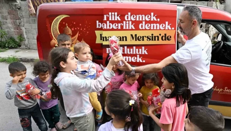 Mersin’de 60 bin çocuğa bayram hediyesi olarak ’suluk ve şeker’ dağıtıldı