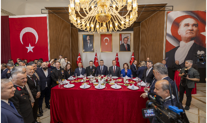 BAŞKAN SEÇER, MERSİN VALİLİĞİ TARAFINDAN DÜZENLENEN BAYRAMLAŞMA PROGRAMINA KATILDI