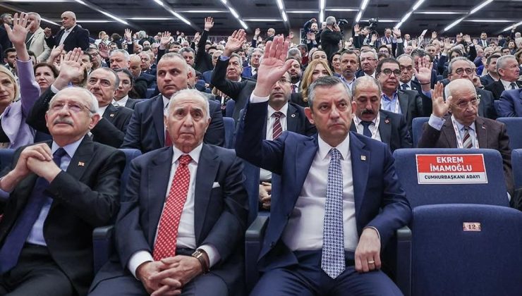 CHP’de Parti Meclisi ve Yüksek Disiplin Kurulu üyelikleri için yaklaşık üç buçuk saat süren oylamanın sonuçlarına göre 60 kişilik Parti Meclisi ve 15 kişilik Yüksek Disiplin Kurulu’na şu isimler seçildi: