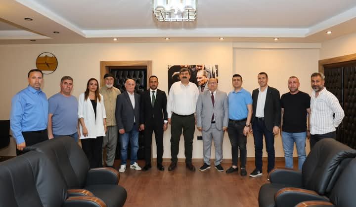 Mersin Çermikliler Derneği Yönetim Kurulu Başkanı Remzi Gümüştekin Ve Yönetim Kurulu Üyeleri,  CHP ‘li Toroslar Belediye Başkanı Abdurrahman Yıldız ‘ı Makamında Nezaket Ziyaretinde Bulundular.
