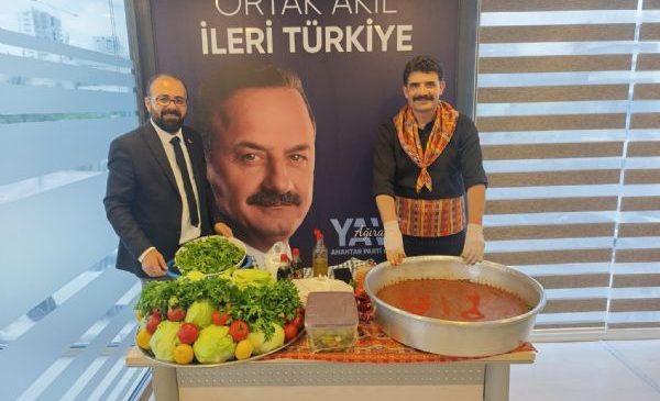 Yavuz Ağıralioğlu genel başkanlığında kurulan Anahtar Parti, Mersin’deki teşkilatlanma çalışmalarını hızlandırdı. Partinin Mersin İl Başkanı Ahmet Gök, basın mensuplarıyla bir araya gelerek çalışmalar hakkında bilgi verdi. ÖZENLİ TEŞKİLATLANMA