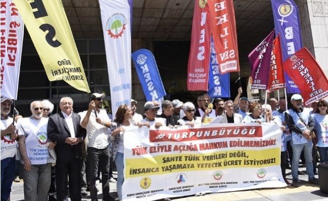 Mersin Defterdarlığı önünde bir araya gelen gruptakiler, “Hırsız TÜİK elini cebimizden çek!”, “Sermayeye değil emekçiye bütçe!”, “Yoksulluğa teslim olmayacağız!”