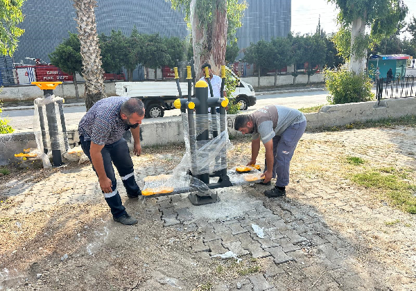 AKDENİZ BELEDİYESİ, VATANDAŞLARIN UĞRAK YERİ OLAN PAK VE YEŞİL ALANLARDA ÇALIŞMALARINI HIZLANDIRDI