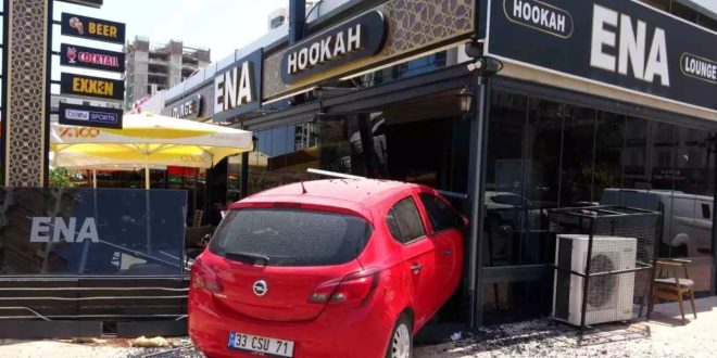 MERSİN’DE KADIN SÜRÜCÜ CAFEYE GİRDİ