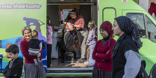 MEZİTLİ’DE KADINLARA, EMEKLİLERE VE ENGELLİLERE YÖNELİK MOBİL KUAFÖR HİZMETİ 15.500 KİŞİYE ULAŞTI