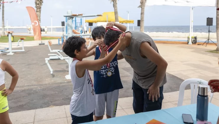 Mersin’de “Babamla Spor Zamanı” Etkinliği Mersin Büyükşehir Belediyesi, Babalar Günü’ne özel olarak Gençlik ve Spor Hizmetleri Dairesi koordinesinde “Babamla Spor Zamanı” etkinliği düzenledi.