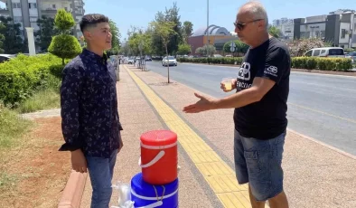 15 yaşındaki genç, limonata satarak hayaline yürüyor