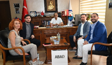 Ulaşım ve lojistik sektöründe hizmet veren Dubai merkezli Yango firmasının Strateji Bölüm Başkanı Sn. Urhan Seyitov, Türkiye Danışmanı Sn. Özgür Baykut ve Türkiye Operasyon Direktörü Sn. İsmail Zade, Birliğimizi ziyaret ederek sektörle ilgili gelişmeler hakkında istişarelerde bulundular.