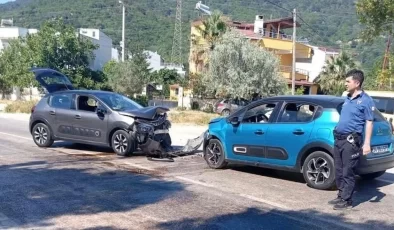 Erdek’te iki araç kafa kafaya çarpıştı: 5 yaralı