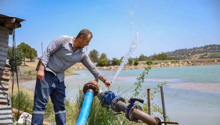 Mersin Büyükşehir Belediyesinden çiftçiye sulama borusu desteği