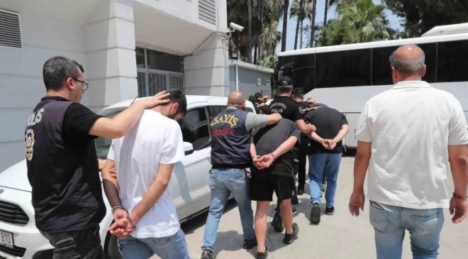 Mersin’de restoranda müzik kavgasının şüphelileri tutuklandı