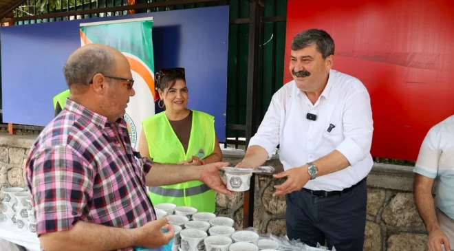 Toroslar Belediyesi’nden Geleneksel Aşure İkramı