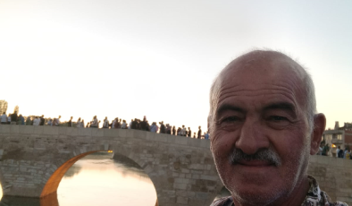 Çelikten Şiire: Bir Sanatkârın İki Farklı Dünyası; Demirin Ustasından Kelimelerin Şairine: Alican Gül’ün İlham Veren bir başka hikâyesi; Çelikten Şiire: Bir Sanatkârın İki Farklı Dünyası;sarmusak festivalinde