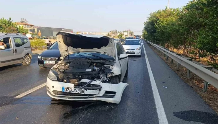 Antalya’da zincirleme kaza: 2 yaralı