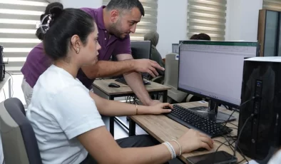 Mersin Büyükşehir’in Ücretsiz Ofis Programları Kursu İlgi Görüyor