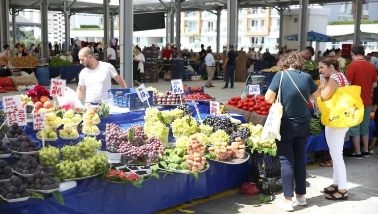 Zenginlere Para Dağıtıyor Fakirlere Hiç