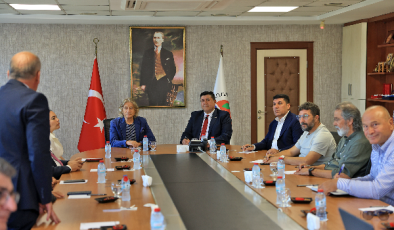 İyi Parti Genel Başkan Yardımcısı. Ayyüce Türkeş Taş, milletvekilleri, kurucular kurulu üyeleri ve partililerle birlikte Mersin Ticaret ve Sanayi Odası’nı (#MTSO) ziyaret etti.