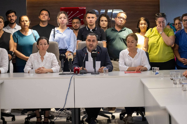 Kuruluşun ve kurtuluşun partisi olan Cumhuriyet Halk Partisi, milli mücadelede doğdu. Herhangi bir siyasi parti olarak değil, savaş meydanlarında bizzat milletin bağımsızlık mücadelesinin ve kendi kendini yönetme iradesinin vücut bulmuş hali olarak ortaya çıktı.
