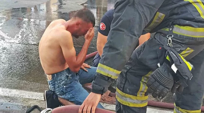 Üzerine döktüğü benzin gözlerinden ediyordu