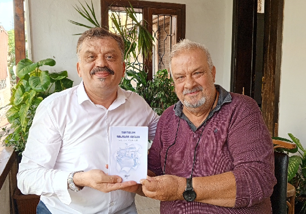 İçel Sanat Kulübü Başkanı ve Mersin SMMM Odası Basın Danışmanı Gazete Yazar Fatih Alkar, ‘Tuhaf Hayat’ ve ‘Hayat Bazen’ kitaplarının ardından üçüncü kitabı ‘Tartalım Ablalar Abiler’in tanıtım, söyleşi ve imza gününü gerçekleştirdi. İçel Sanat Kulübünde gerçekleştirilen etkinliğin sunumunu gazeteci Kıymet Gökçe gerçekleştirdi.