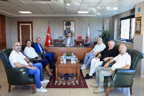 Mersin Gümrük Müşavirleri Derneği Başkanı Cebrail Orman, Yönetim Kurulu Üyeleriyle birlikte Mersin Ticaret ve Sanayi Odası (MTSO) Yönetim Kurulu Başkanı Hakan Sefa Çakır’a iade-i ziyarette bulundu.