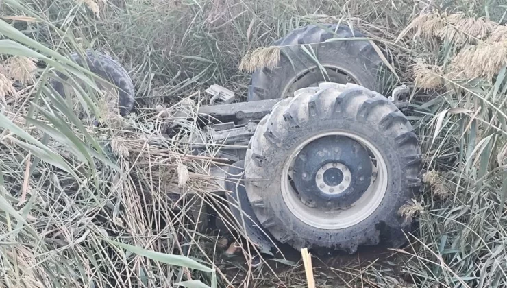 Devrilen traktörün altında kalan sürücü hayatını kaybetti