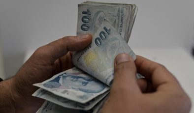 Türkiye İstatistik Kurumu (TÜİK), Eylül 2025 enflasyon verilerini açıkladı. Buna göre tüketici fiyat endeksi bir önceki aya göre yüzde 3,23 yükseldi. Bu artışın gölgesinde, vatandaşların en çok hissettiği zamlar ve indirimler de netleşti.