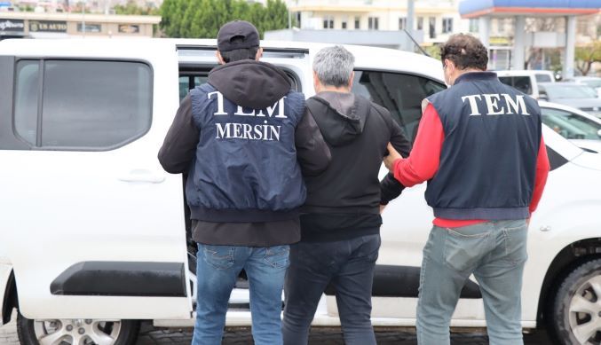 Mersin’de camları kıran bıçaklı şüpheli gözaltında