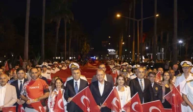 Mersin’de ’bayrak yürüyüşü’ düzenlendi