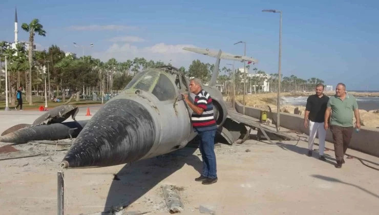 Mersin’in simgesi efsane savaş uçağı sahilden kaldırılıyor