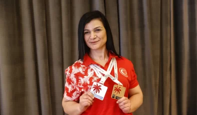 Mersin’de tarih yazdı: Gülistan Özdemir’in madalyalarla dolu yolu Mersin’de sahneye çıkan milli sporcu, azminin ve emeğinin karşılığını çifte madalya ile aldı. “Her hedef çalışmayla mümkün.” diyerek ilham verdi.