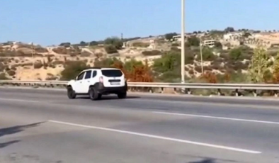 Otoyolda geri giden sürücüyü vatandaş çekti, jandarma ceza kesti