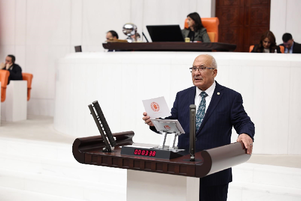 KOCMAZDAN MECLİS KONUŞMASI ;Değerli milletvekilleri, esnaf ve sanatkârlarımızın 9000 iş günü yerine SSK’lı çalışanlar gibi 7200 iş gününden emekli olmaları konusundaki adaletsizliğin giderilmesi yönünde vermiş olduğum Meclis araştırması önergesi üzerine İYİ Parti Grubumuz adına söz aldım. Yüce Meclisi ve aziz milletimizi saygıyla selamlıyorum.