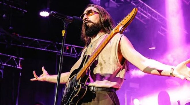 Emre Fel Mersin’de sahne alıyor: Biletler tükenmek üzere!