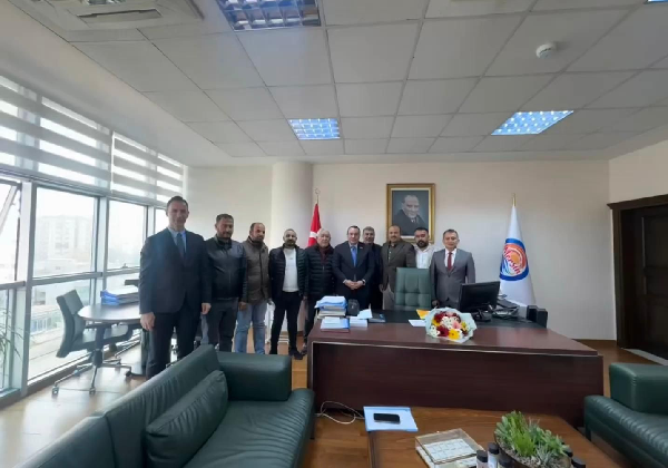 MERSİN’DE ÜNİVERSİTE ULAŞIMI İÇİN KRİTİK ZİRVE! MERSİNMÜNİBÜSCÜLER ODASIBAŞKAN YARDIMCISI MEHMET KARTAL  ÖNCÜLÜĞÜN, DE VALİ ZİYARETİ;   