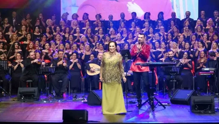 Türkan Şoray, ‘İyilik Korosu’ ile Mersin’de sanatseverlerle buluştu